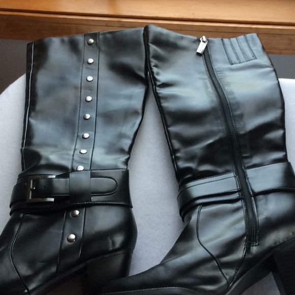 Boots - Picture 3 of 5